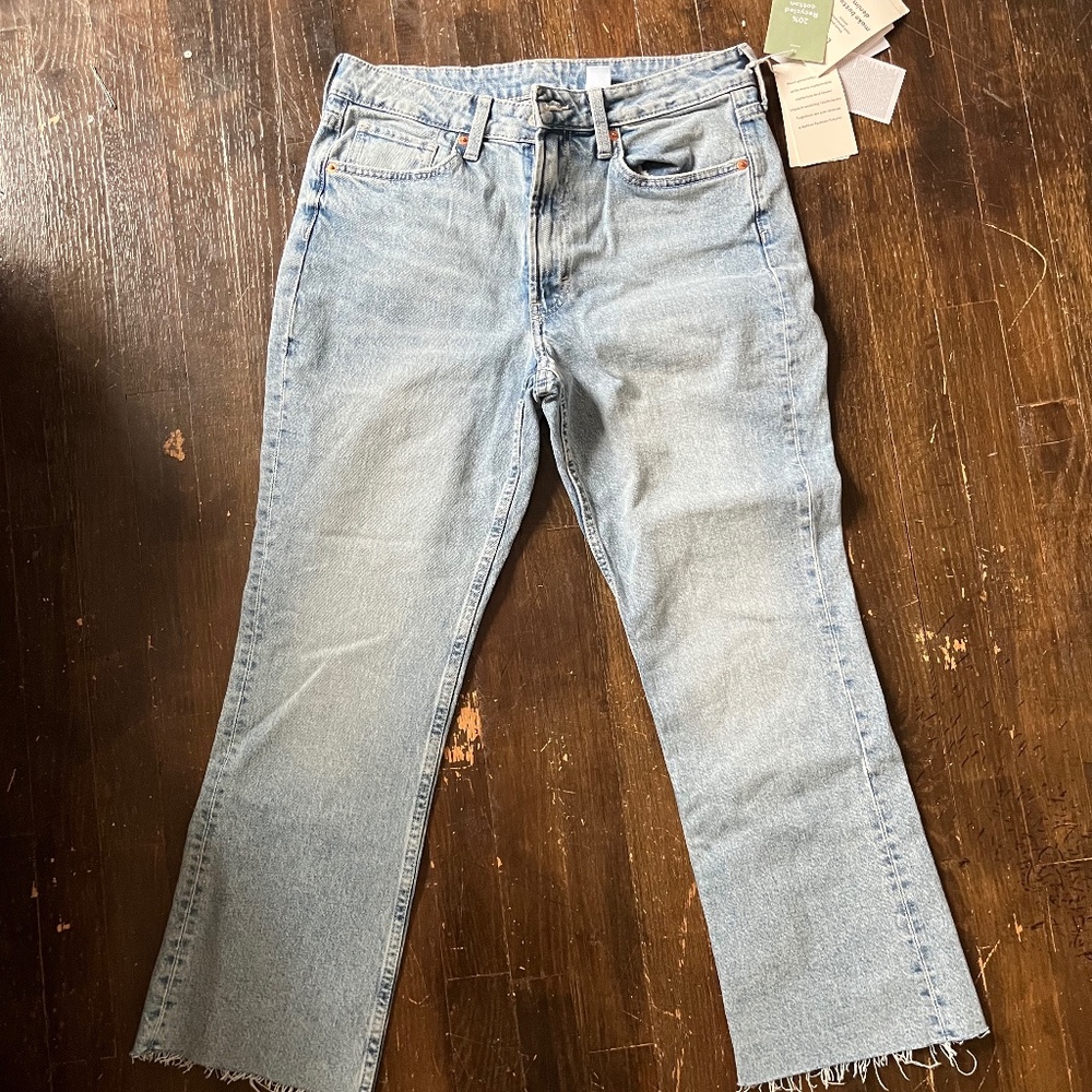 Cropped stone washed denim